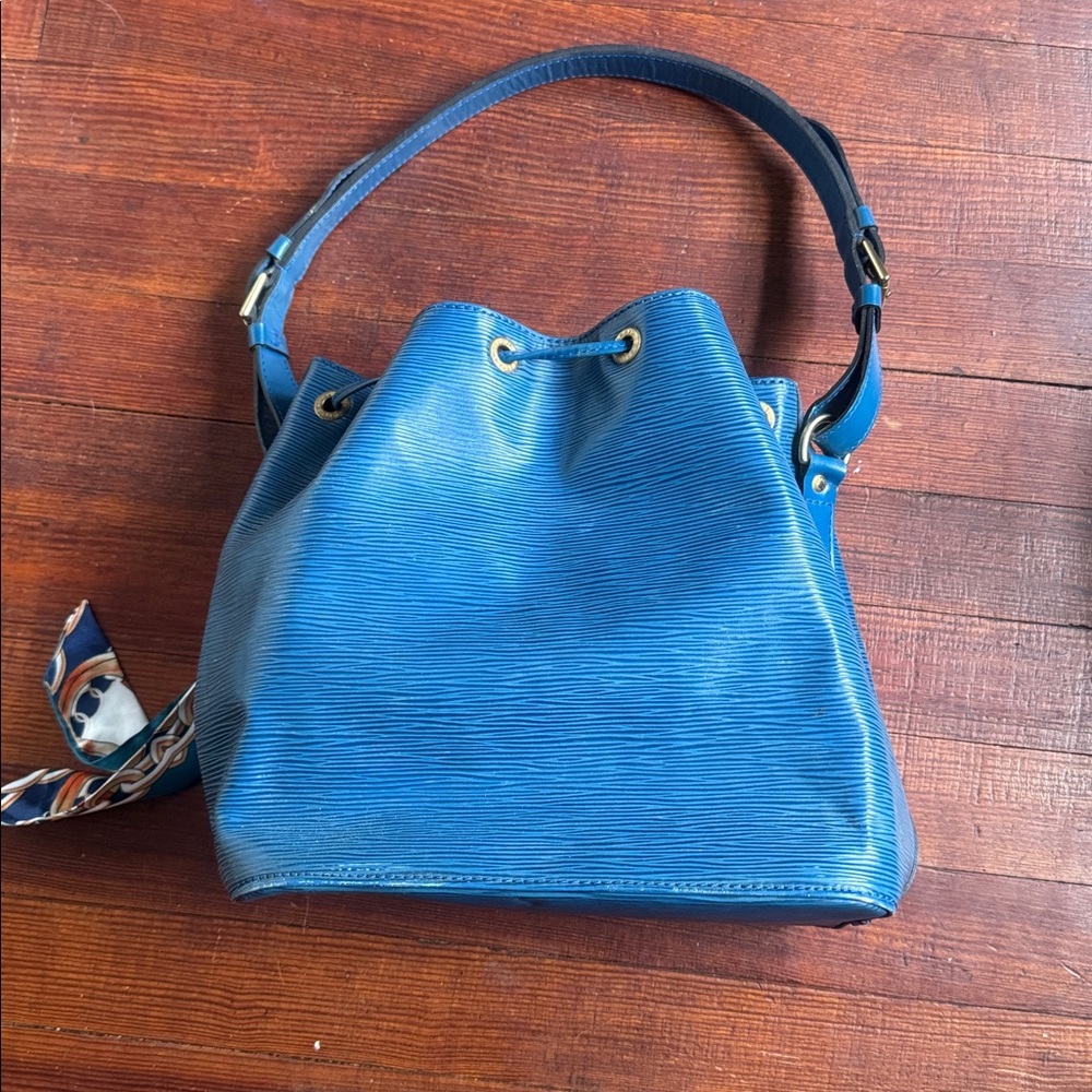 Louis Vuitton Epi Noe Bucket Bag - Picture 2 of 12